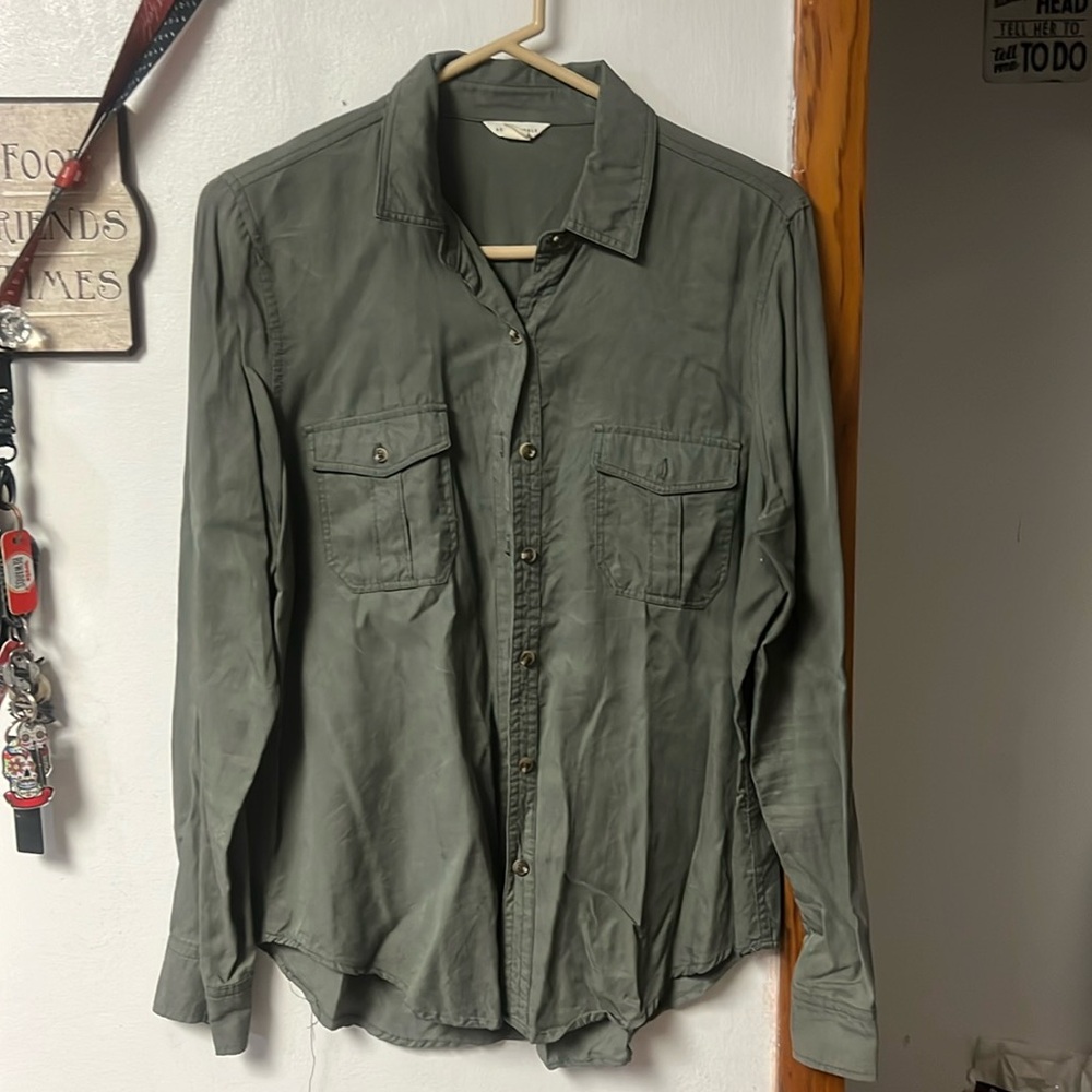 2  Aeropostale hunter green button up size large and extra large